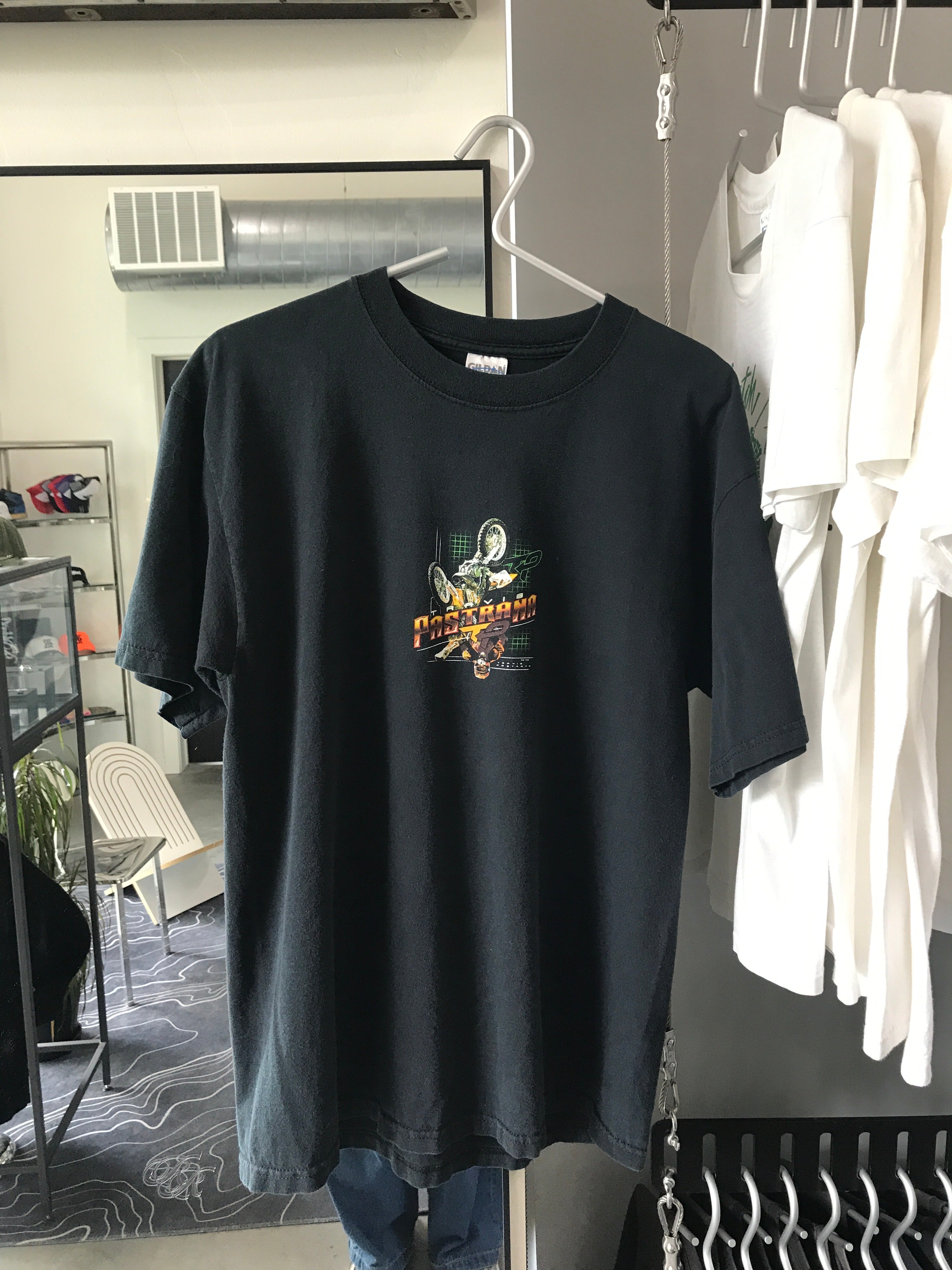 TRAVIS CASTRANA TEE SIZE L